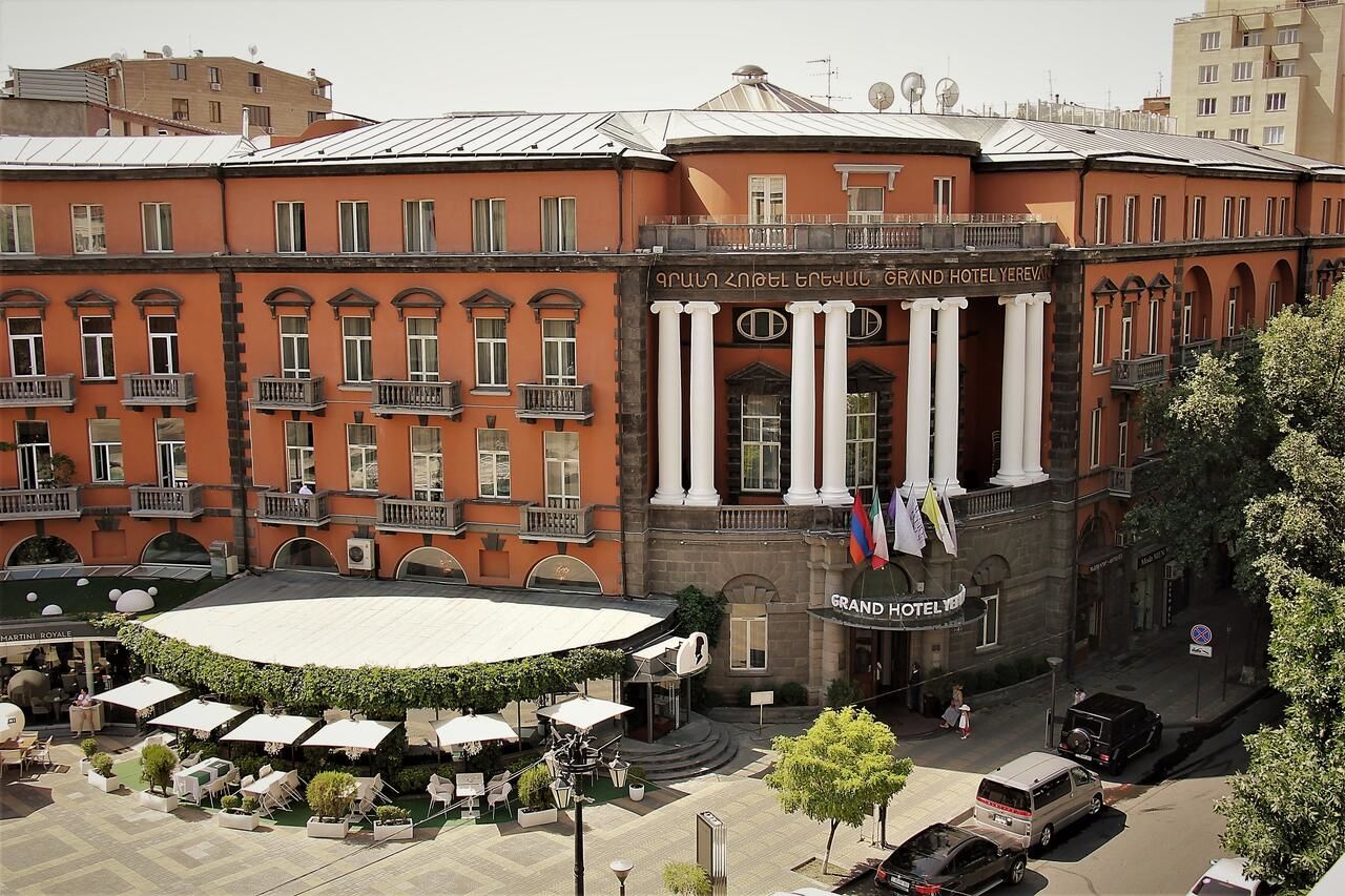 Отель Grand Hotel Yerevan - Small Luxury Hotels of the World Ереван