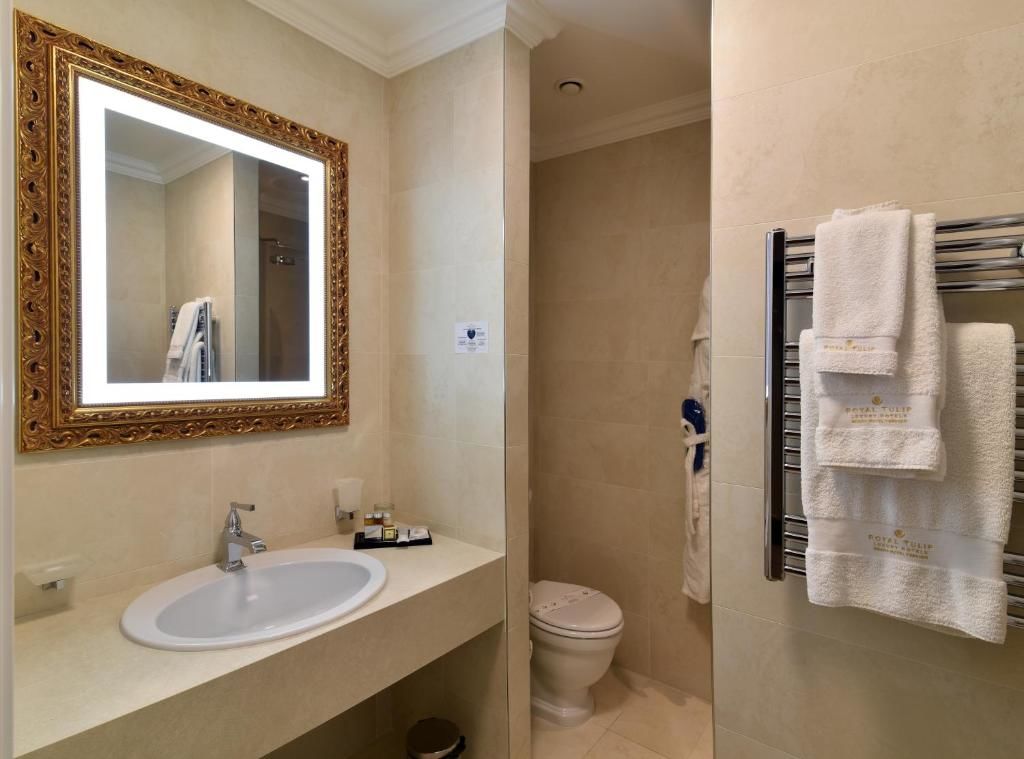 Отель Grand Hotel Yerevan - Small Luxury Hotels of the World Ереван